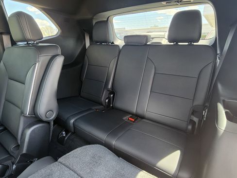 Used 2025 Buick Enclave Preferred AWD/4WD image 21