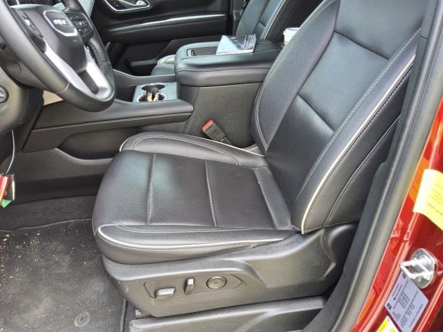 Used 2024 GMC Yukon XL SLT w/ SLT Luxury Package AWD/4WD image 3