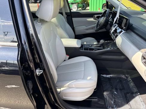 Used 2023 Kia Sorento S w/ Panoramic Sunroof Package AWD/4WD image 9