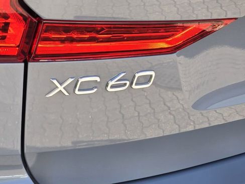 Certified 2023 Volvo XC60 B5 Plus AWD/4WD image 8