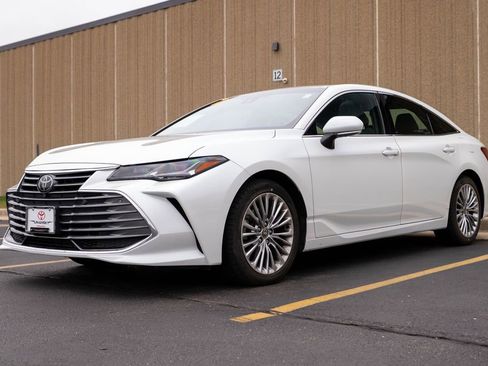 Used 2021 Toyota Avalon Limited w/ Advanced Safety Package AWD/4WD image 4