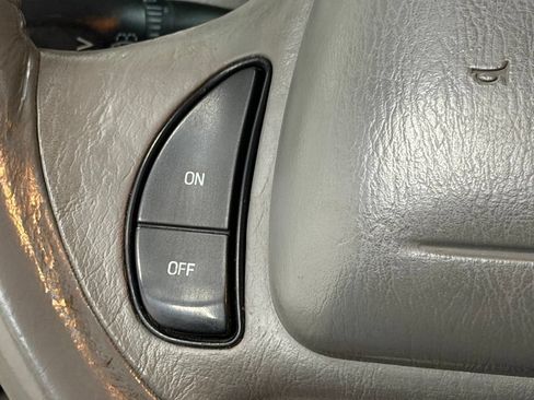 Used 2000 Lincoln Town Car Executive RWD image 32