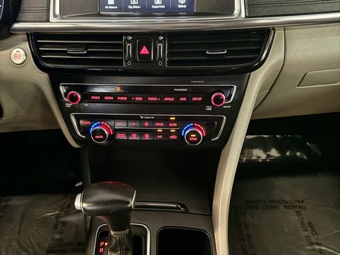 Used 2017 Kia Optima Premium FWD image 13