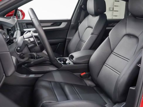 Certified 2025 Porsche Cayenne Coupe image 5