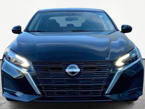 Used 2023 Nissan Altima 2.5 SV image 2