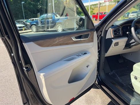 New 2026 Volkswagen Atlas SE image 5