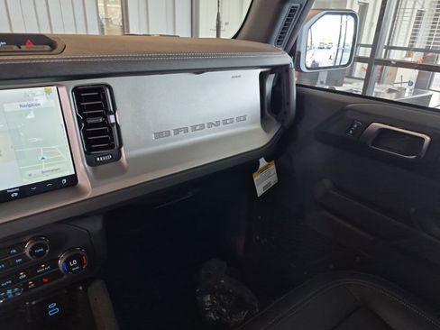 New 2025 Ford Bronco Outer Banks w/ Sasquatch Package image 22