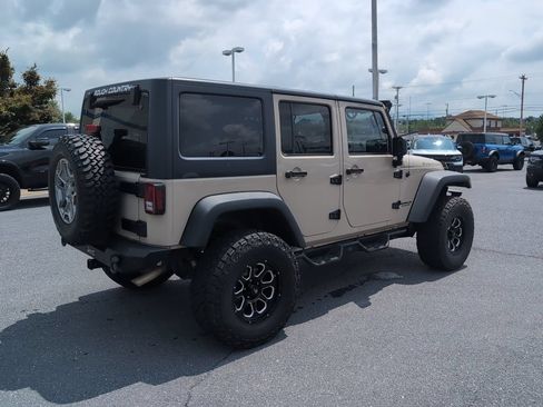 Used 2016 Jeep Wrangler Unlimited Rubicon w/ Connectivity Group AWD/4WD image 5