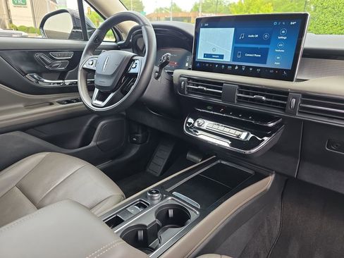 Used 2025 Lincoln Corsair Grand Touring w/ Equipment Group 301A image 18