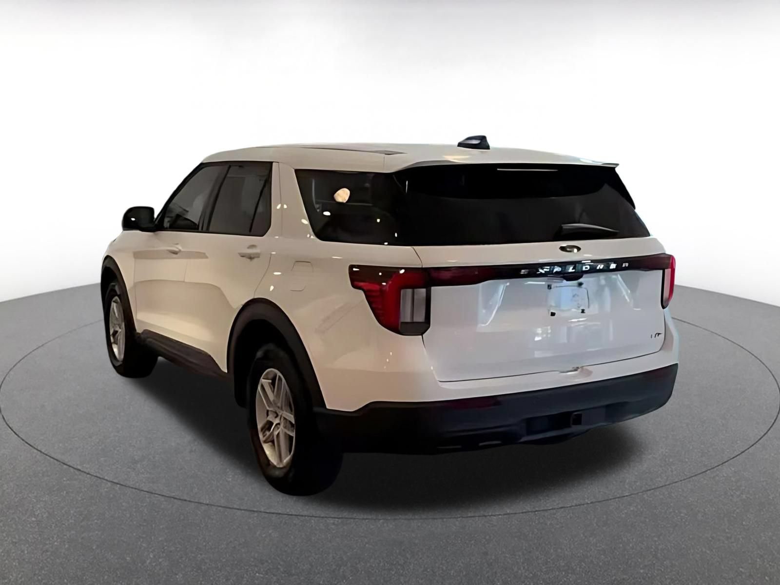 Used 2026 Ford Explorer Active AWD/4WD image 9