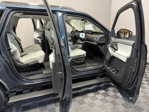 Used 2025 Ford Expedition Max Platinum w/ Driver's Package AWD/4WD image 24