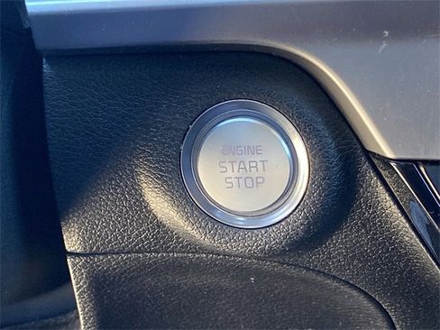 Used 2024 Kia Telluride LX image 17