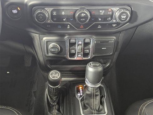 Used 2022 Jeep Wrangler Unlimited Sahara w/ Cold Weather Group image 19