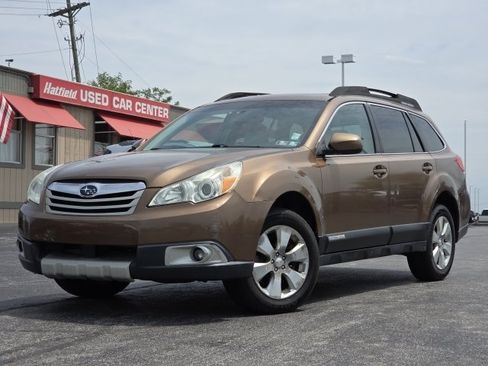 Used 2011 Subaru Outback 3.6R Limited AWD/4WD image 2