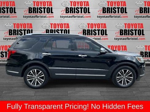 Used 2018 Ford Explorer Platinum AWD/4WD image 2