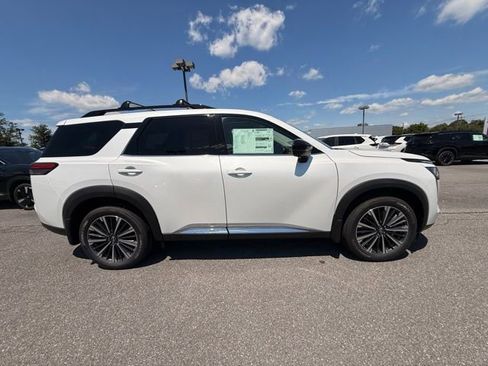 New 2026 Nissan Pathfinder Platinum w/ Cargo Package AWD/4WD image 4