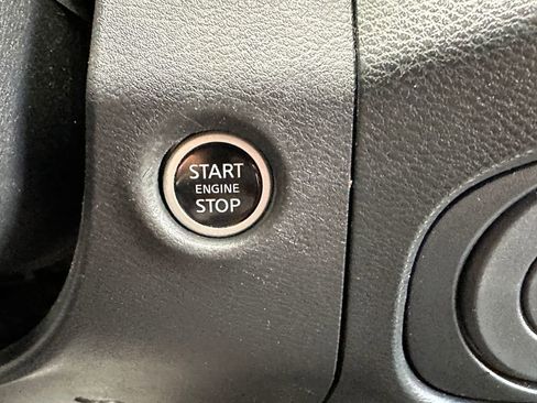 Used 2024 Nissan Frontier SV w/ SV Convenience Package RWD image 35