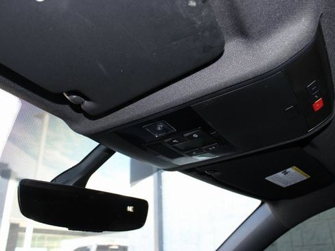 Used 2020 Volkswagen Atlas Cross Sport SE w/ Towing Package image 26