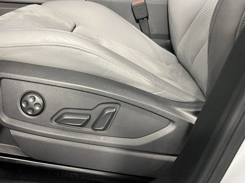 Used 2023 Audi SQ5 Prestige w/ Prestige Package image 25