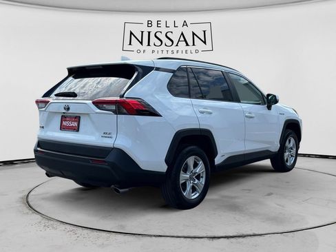Used 2020 Toyota RAV4 XLE AWD/4WD image 5