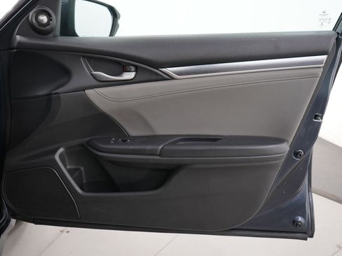 Used 2016 Honda Civic Touring image 9