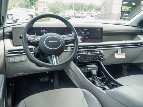 Used 2025 Hyundai Tucson SEL FWD image 16