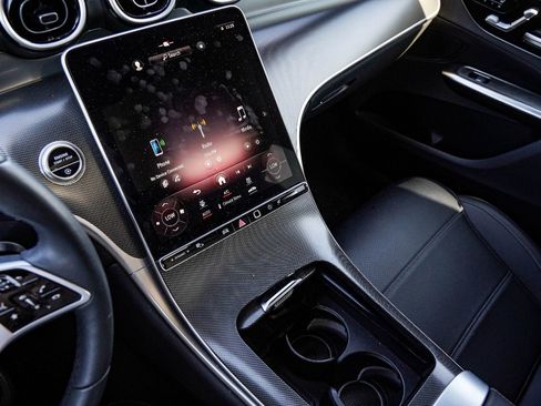 Used 2024 Mercedes-Benz GLC 300 image 16