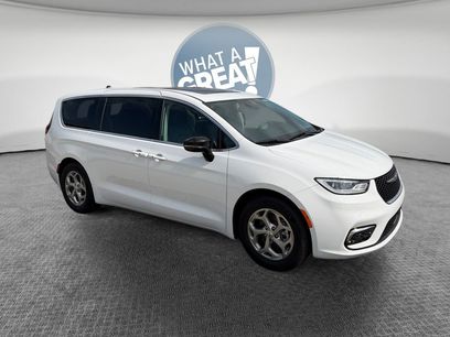 Used 2024 Chrysler Pacifica Limited