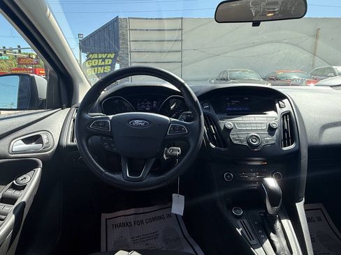 Used 2015 Ford Focus SE w/ SE Sport Package FWD image 12