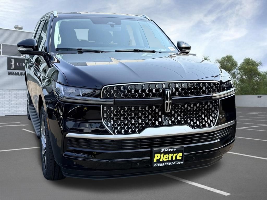 New 2027 Lincoln Navigator Premiere AWD/4WD image 2