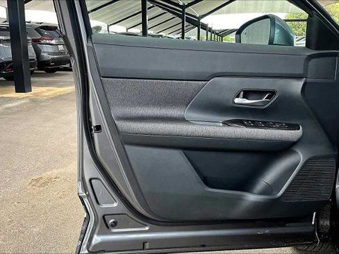 Certified 2025 Nissan Kicks SV FWD image 13