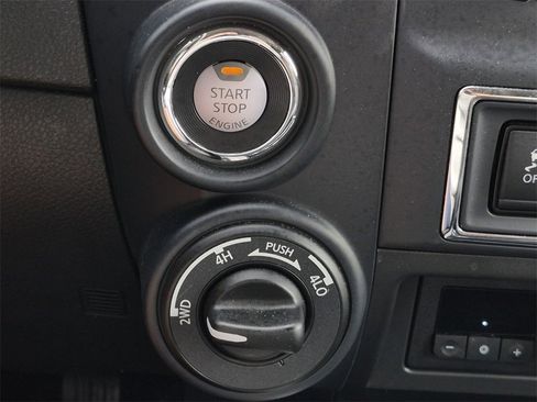 Used 2024 Nissan Titan SV w/ SV Convenience Package image 23