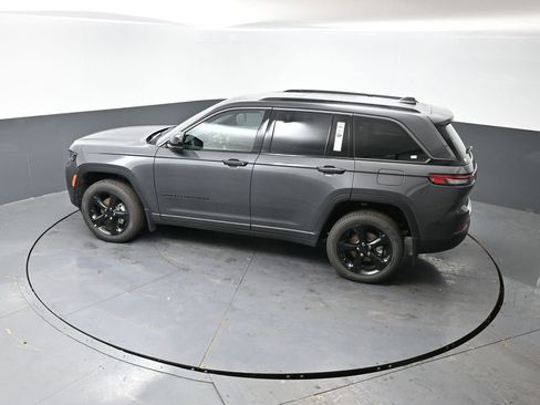 New 2026 Jeep Grand Cherokee Limited w/ Limited Altitude Package AWD/4WD image 34