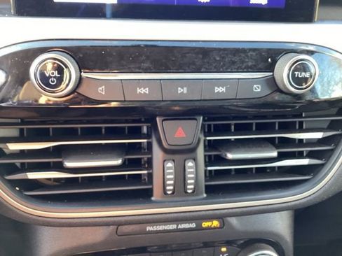 Used 2022 Ford Escape SE w/ Cold Weather Package image 30