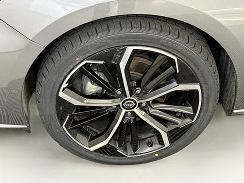 Used 2025 Nissan Altima 2.5 SR FWD image 34