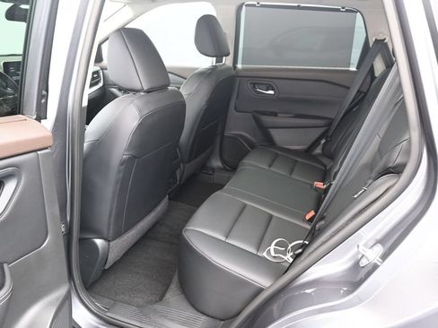Used 2023 Nissan Rogue SV w/ SV Premium B Package FWD image 19