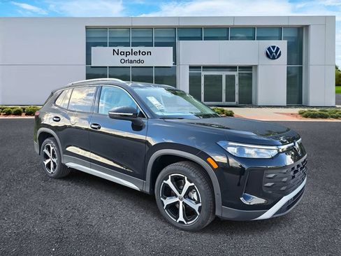 New 2025 Volkswagen Tiguan SE image 3