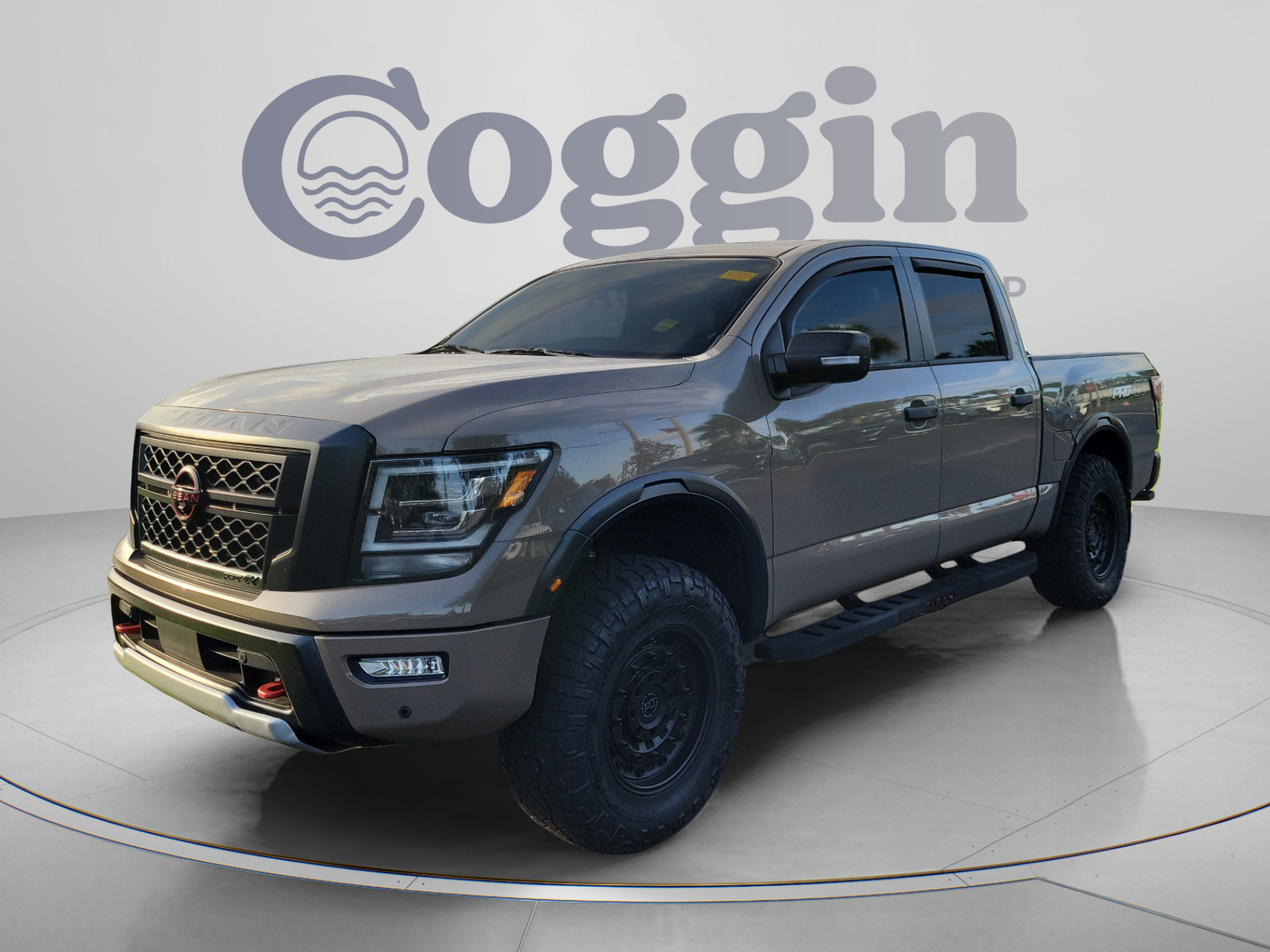 Used 2024 Nissan Titan PRO-4X w/ Pro-4x Convenience Package AWD/4WD image 2