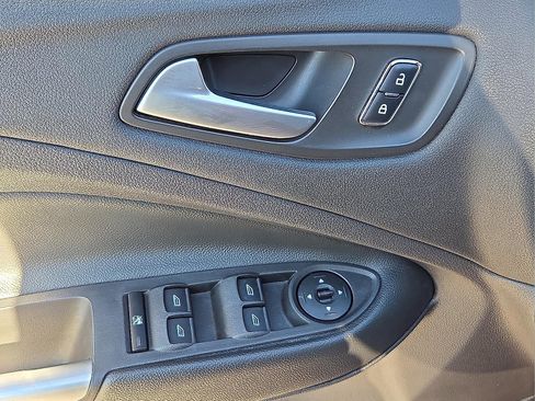 Used 2015 Ford Escape SE image 13