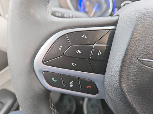 Used 2023 Chrysler Voyager LX image 18