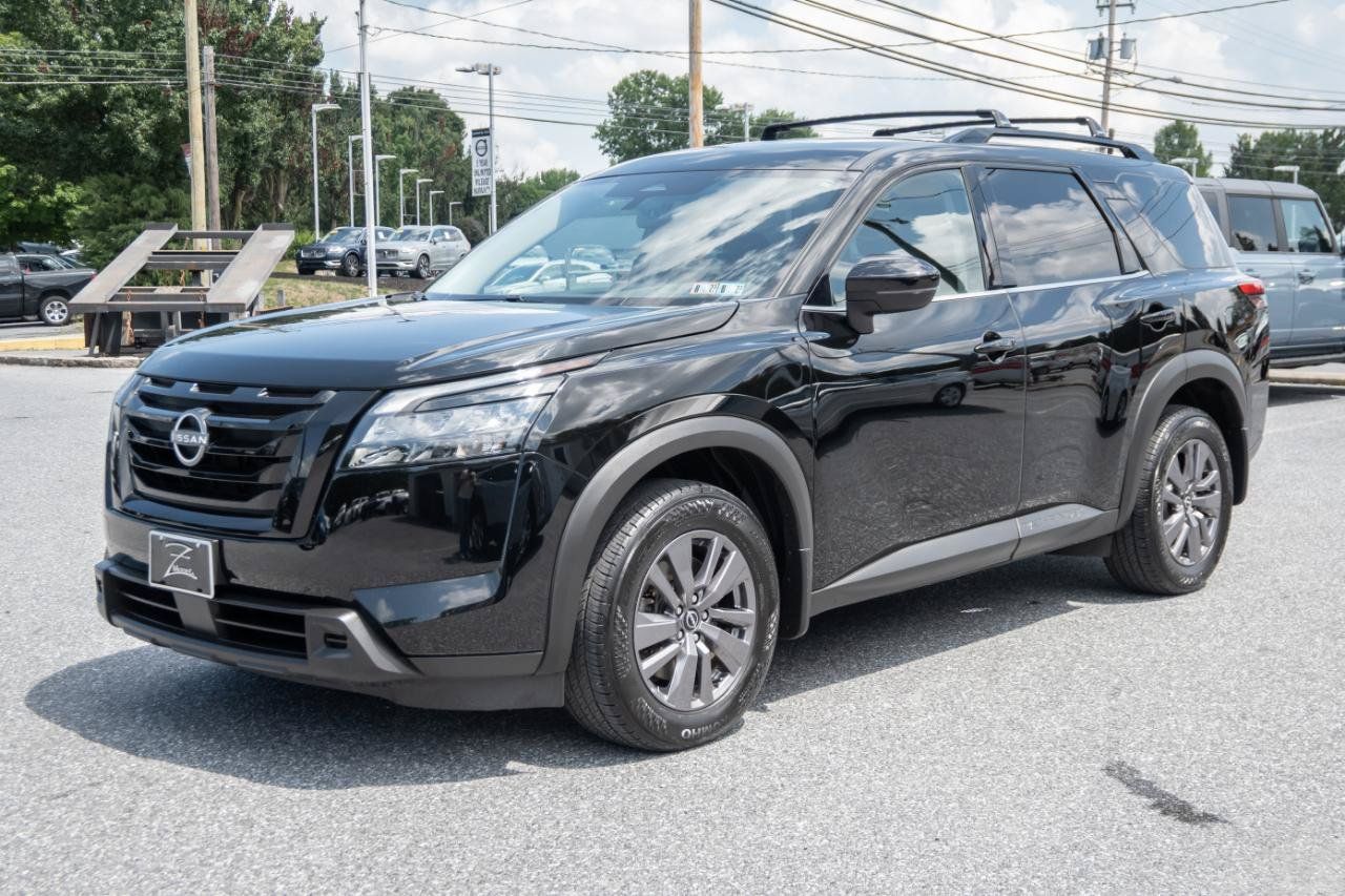 Used 2024 Nissan Pathfinder SV w/ Black Appearance Package AWD/4WD image 7