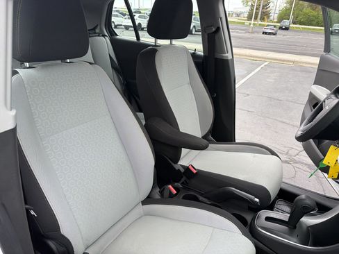 Used 2017 Chevrolet Trax LS AWD/4WD image 27