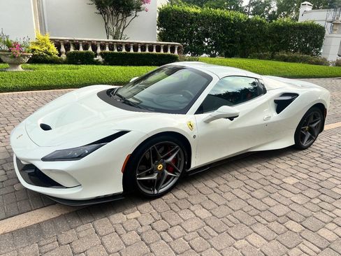 Used 2022 Ferrari F8 Tributo RWD image 39