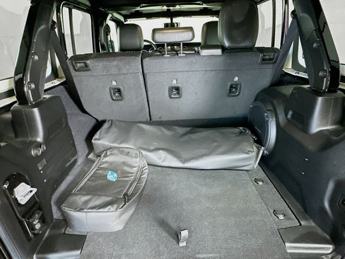 Used 2023 Jeep Wrangler Sahara image 27