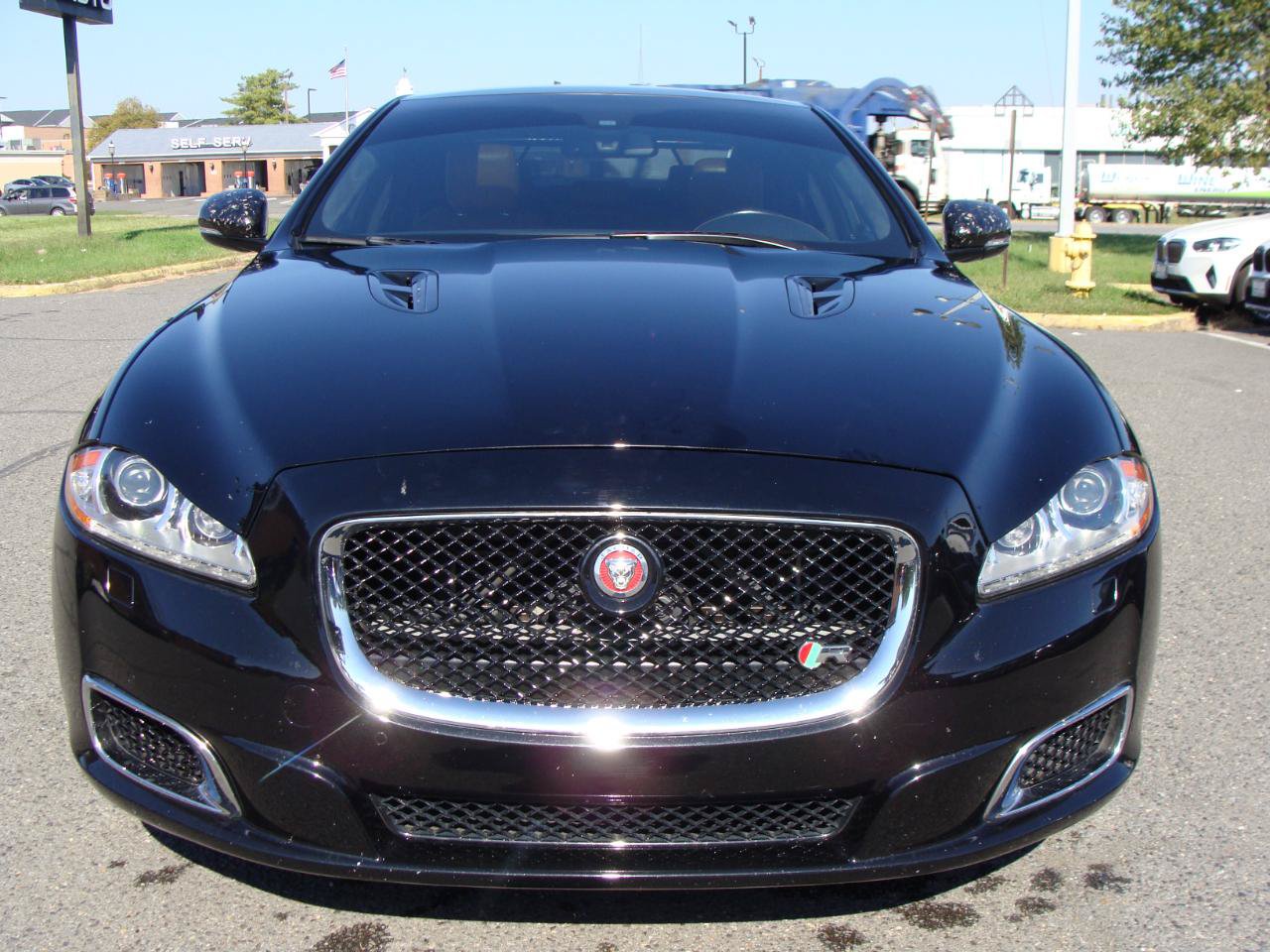 Used 2014 Jaguar XJ R RWD image 2