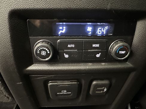 Certified 2023 Chevrolet Traverse High Country AWD/4WD image 32