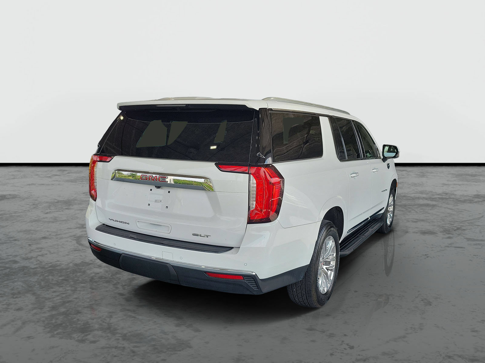 Used 2021 GMC Yukon XL SLT w/ SLT Luxury Plus Package AWD/4WD image 2