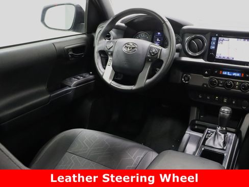 Used 2017 Toyota Tacoma TRD Off-Road image 32