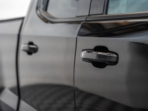 Used 2025 Chevrolet Silverado 1500 LT AWD/4WD image 17