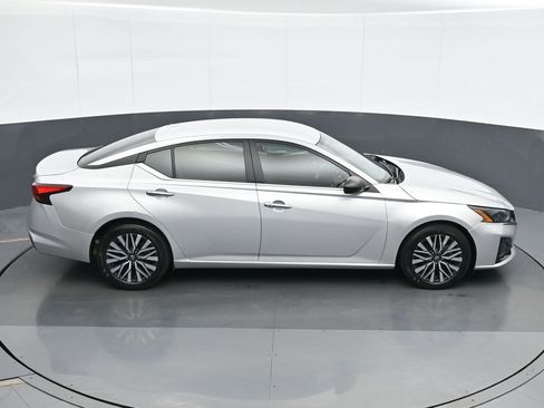 Used 2024 Nissan Altima 2.5 SV FWD image 22